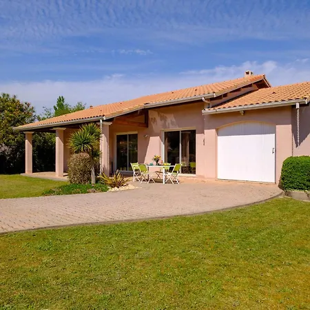 Maison Avec Jardin - 6 Pers. - Fr-1-877-8 Holiday home *